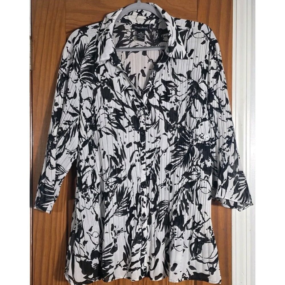 Women's Maggie Barnes Button Down Blouse - Size 1X 18/20W.Black & White. HL237